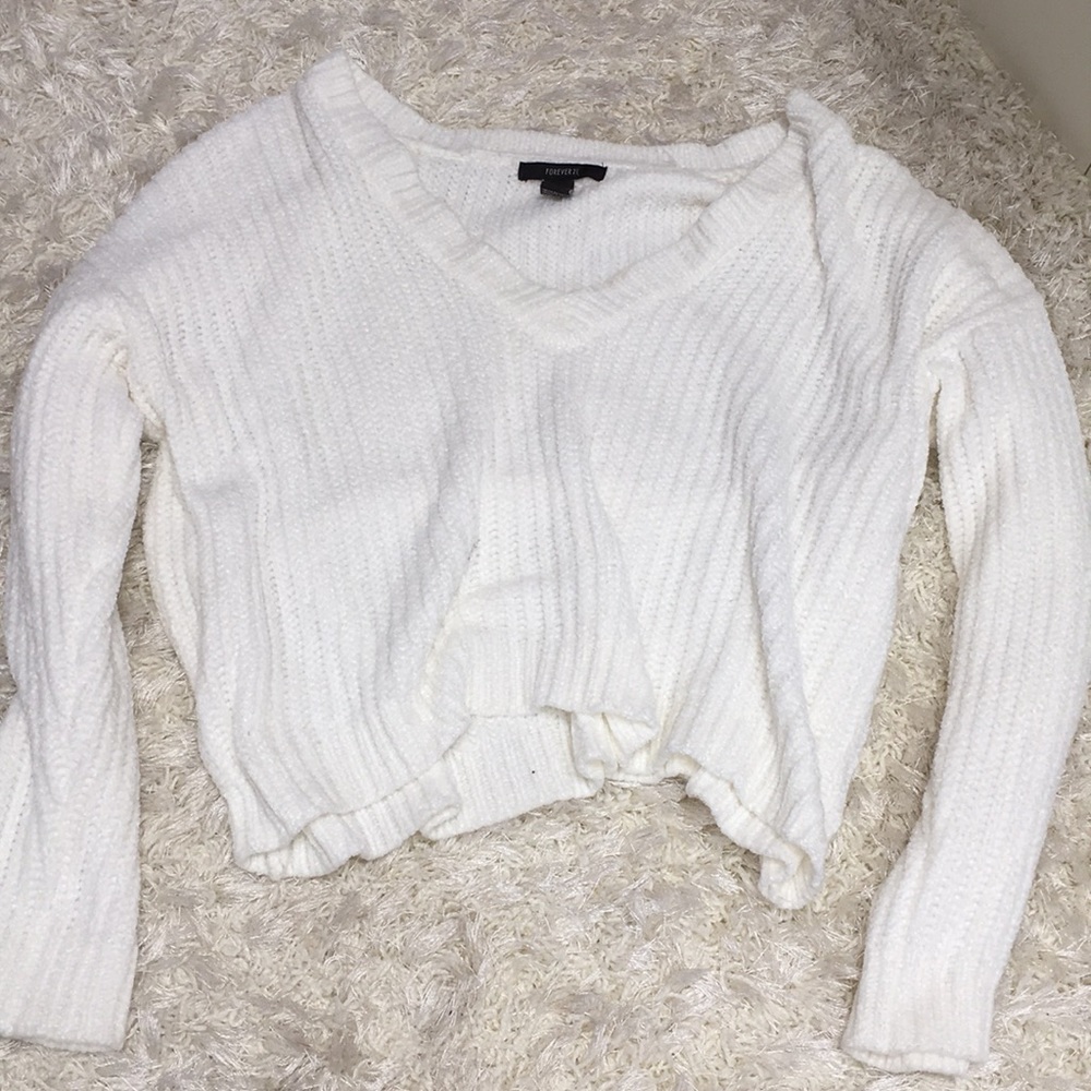 FOREVER 21 WHITE FLUFFY SWEATER (size s)